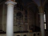 Die Orgel wurde wieder eingerstet, um sie auen zu reinigen (02.05.2011).
