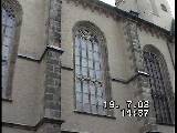 So sollen einmal alle Kirchenfenster aussehen (rechts noch ein altes!)